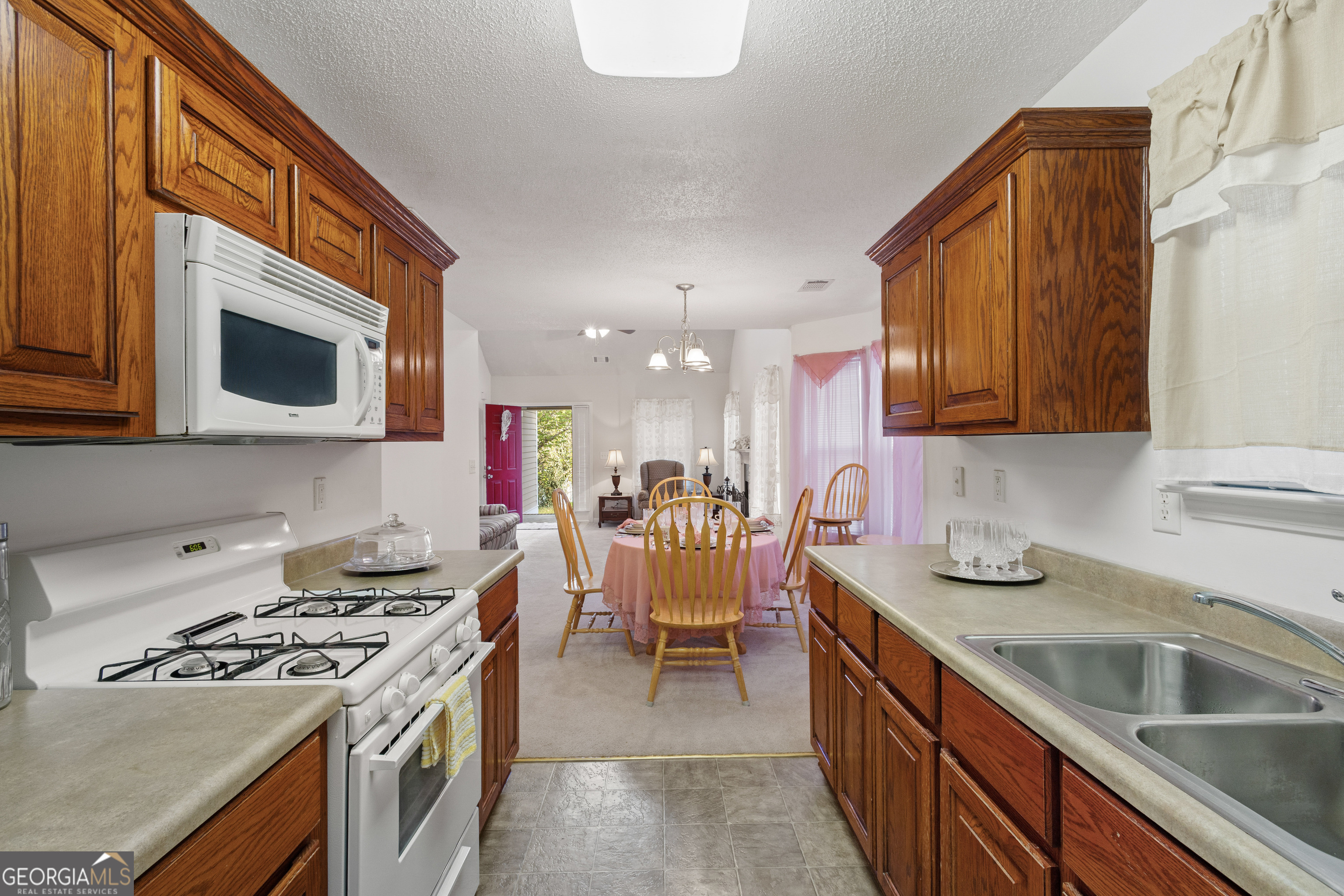 1275 Ross St Lane Macon, GA 31201 - Photo 9 of 20 a kitchen with a sink stove and cabinets
