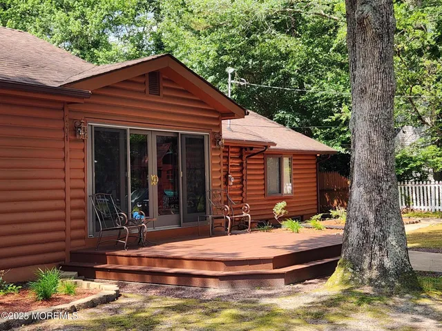 a front view of house with yard