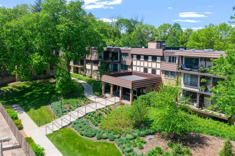 $330,000 | 205 Barry Avenue South, Unit 117, Wayzata, MN 55391