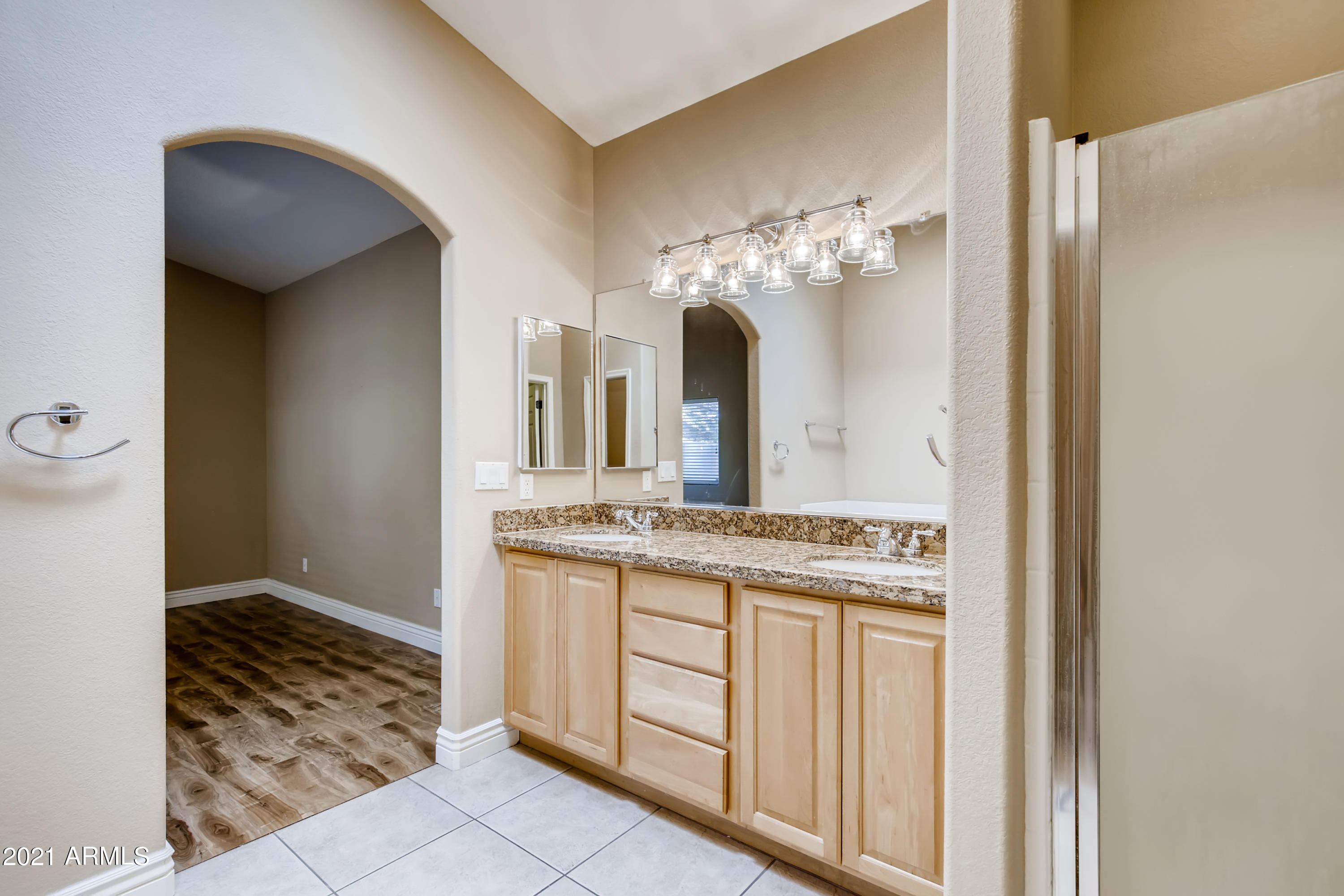 3240 East Fremont Road Phoenix, AZ 85042 - Photo 20 of 33 45 Primary Bathroom