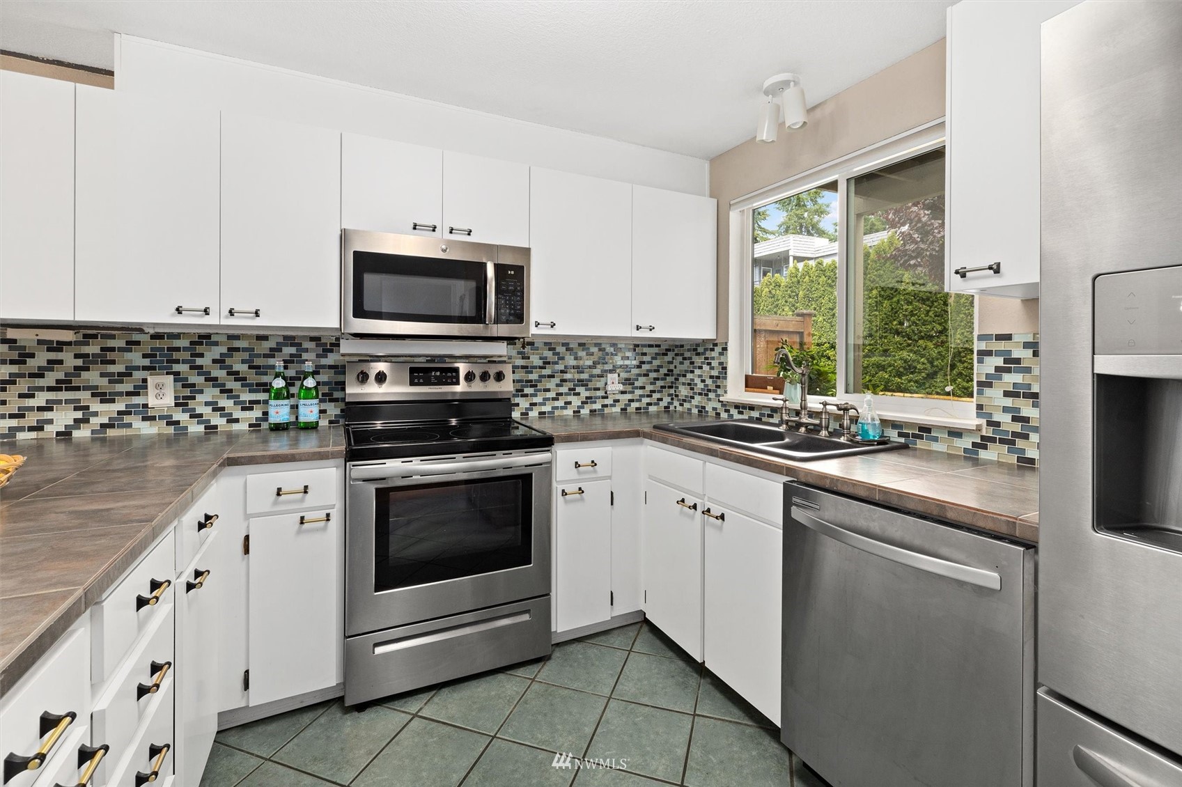 7740 196th Street Southwest, Unit 12 Edmonds, WA 98026 - Photo 7 of 28 Gallery Image 7