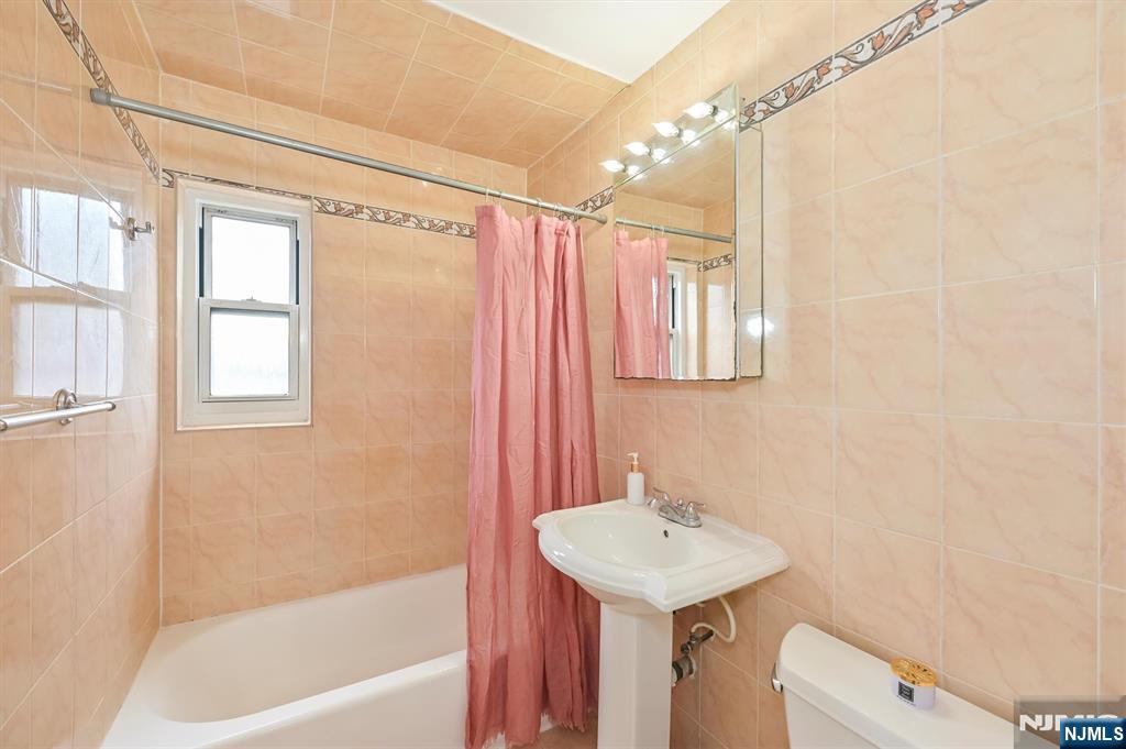 461 Heath Place, Unit 23 Hackensack, NJ 07601 - Photo 18 of 28