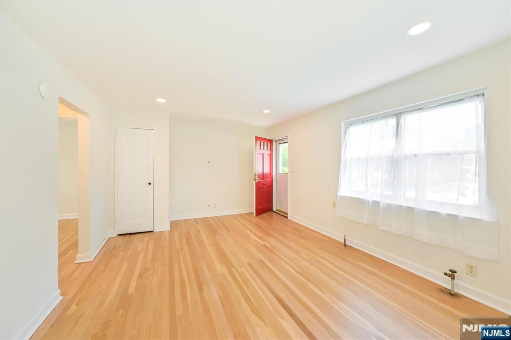 461 Heath Place, Unit 23 Hackensack, NJ 07601 - Photo 2 of 28