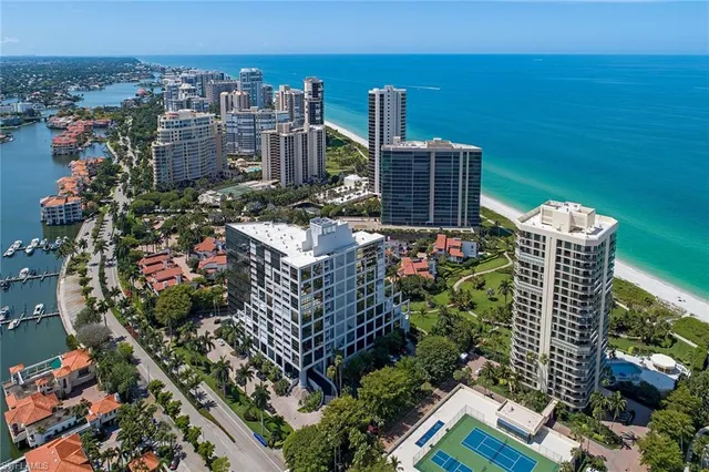 $3,588,000 | 4751 Gulf Shore Boulevard North, Unit PH8, Naples, FL 34103