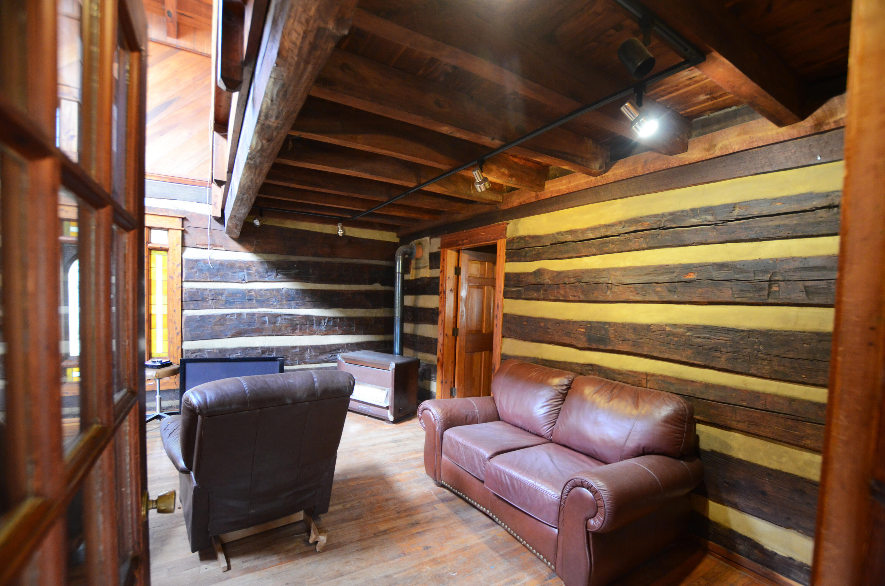 11907 Old Landing Road Irvine, KY 40336 - Photo 29 of 130 Looking at the living room!