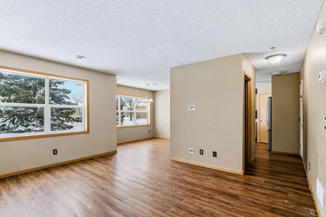 $200,000 | 10385 64th Street Northeast, Albertville, MN 55301