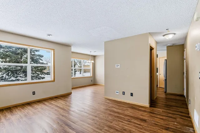 $200,000 | 10385 64th Street Northeast, Albertville, MN 55301