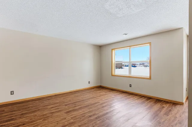 $200,000 | 10385 64th Street Northeast, Albertville, MN 55301