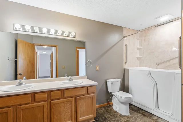 $200,000 | 10385 64th Street Northeast, Albertville, MN 55301