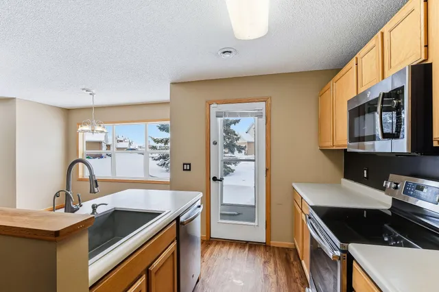 $200,000 | 10385 64th Street Northeast, Albertville, MN 55301