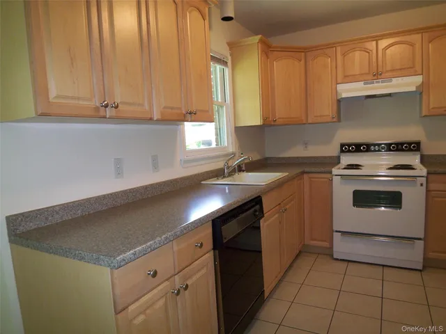 $2,600 | 180 Heritage, Unit E, Somers, NY 10589