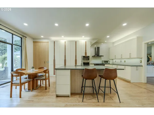 $1,700,000 | 1564 Regency Drive, Eugene, OR 97401