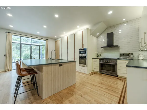 $1,700,000 | 1564 Regency Drive, Eugene, OR 97401