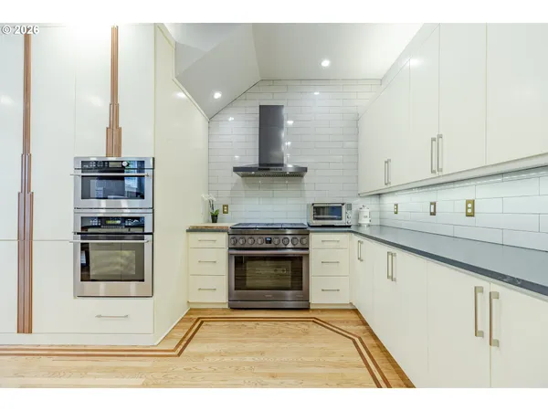 $1,700,000 | 1564 Regency Drive, Eugene, OR 97401