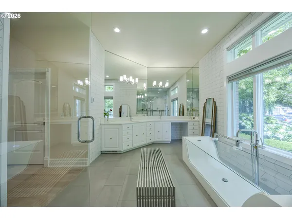 $1,700,000 | 1564 Regency Drive, Eugene, OR 97401