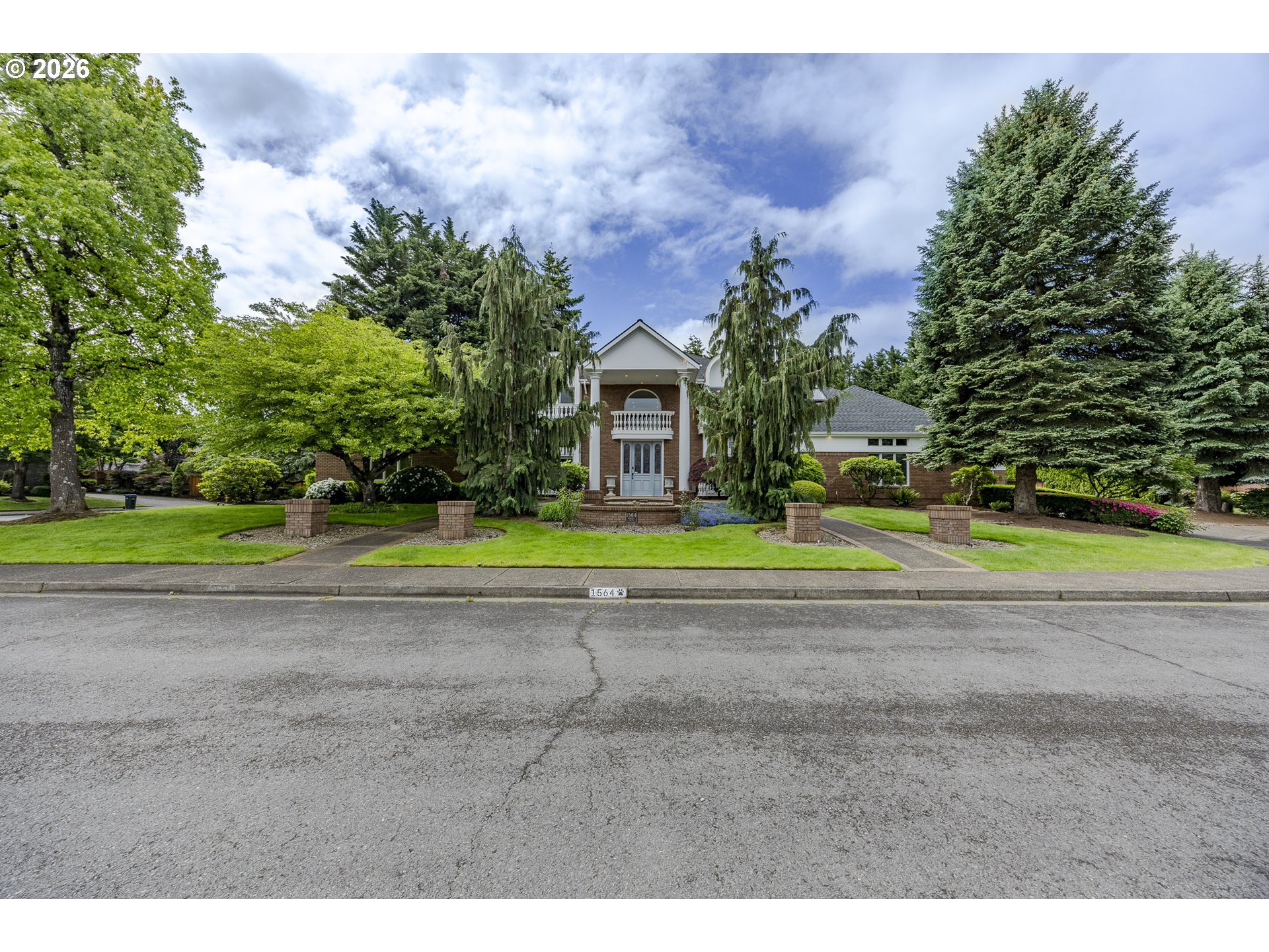 1564 Regency Drive Eugene, OR 97401 - Photo 4 of 48