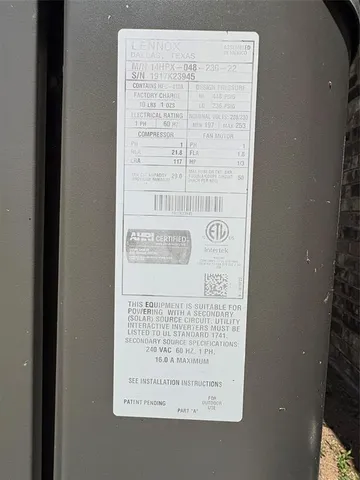 a black and white photo of a bathroom