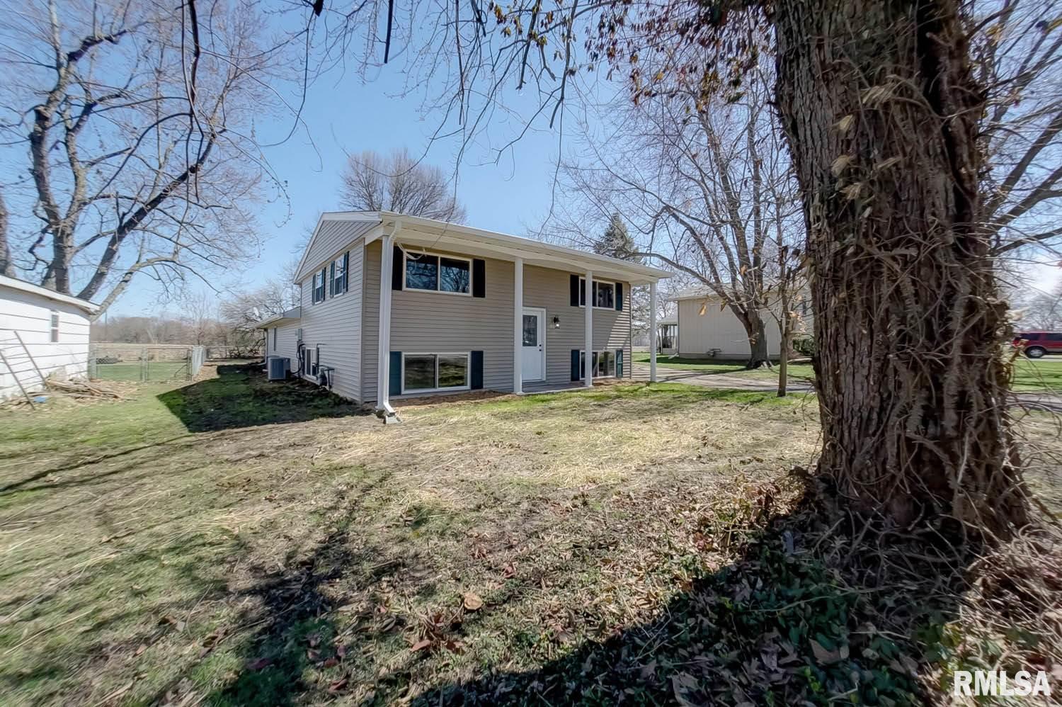 520 Sattley Street Rochester, IL 62563 - Photo 2 of 47
