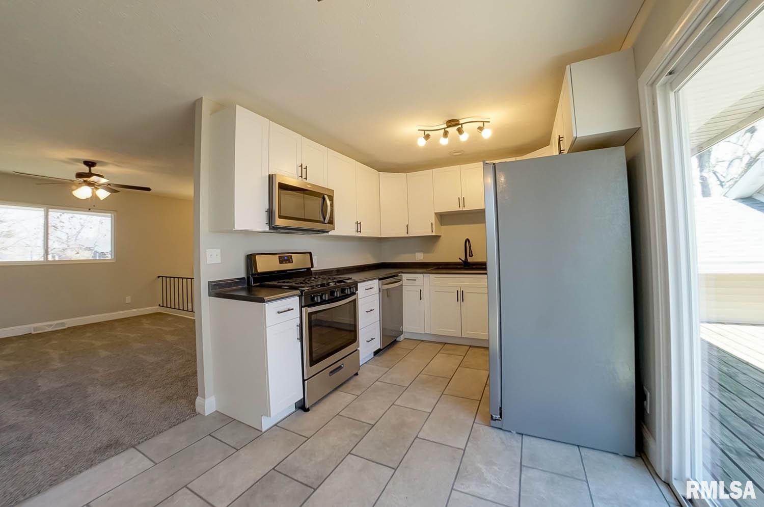 520 Sattley Street Rochester, IL 62563 - Photo 5 of 47