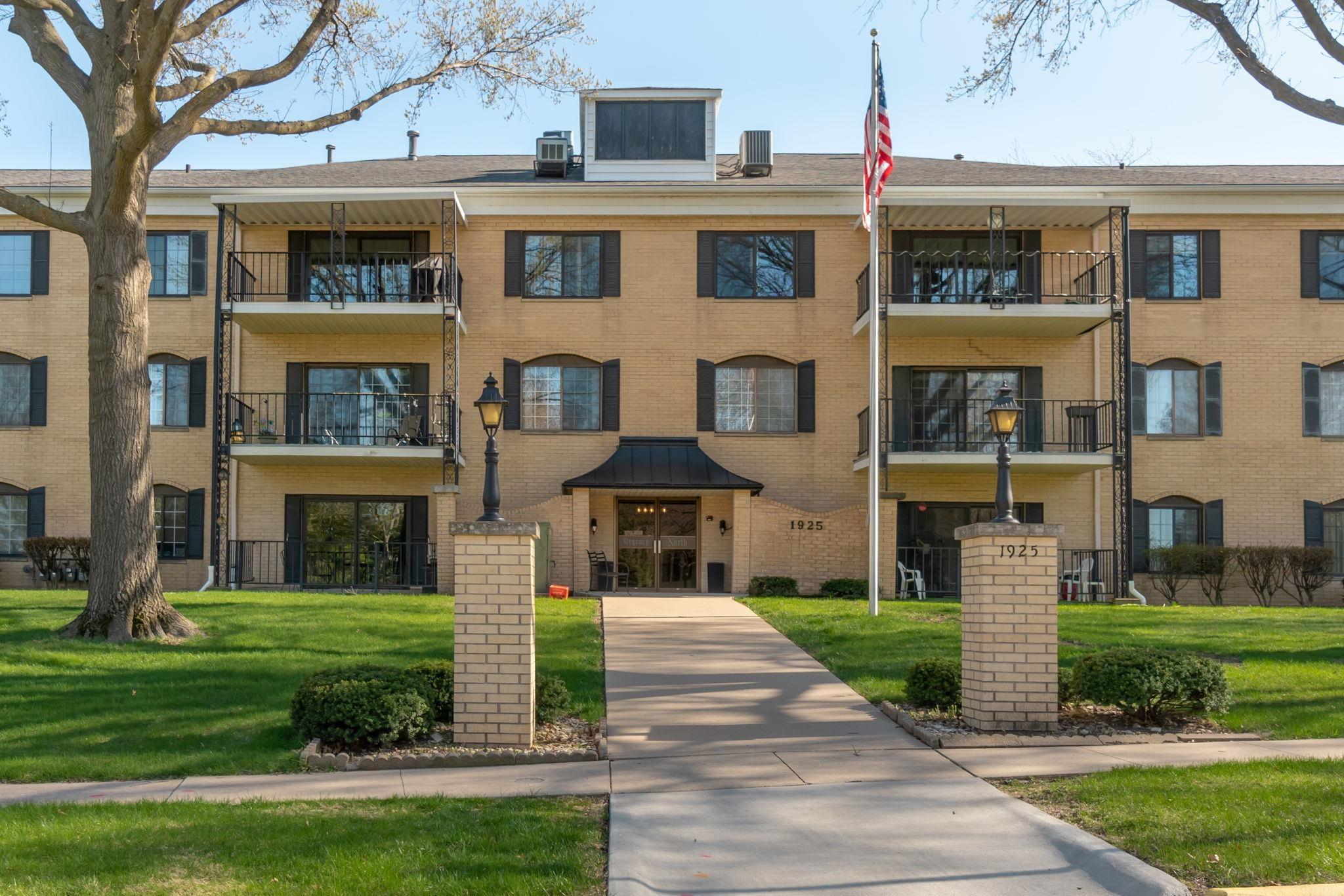 1925 Westchester Road, Unit 202 Waterloo, IA 50701 - Photo 2 of 25 Gallery Image 2