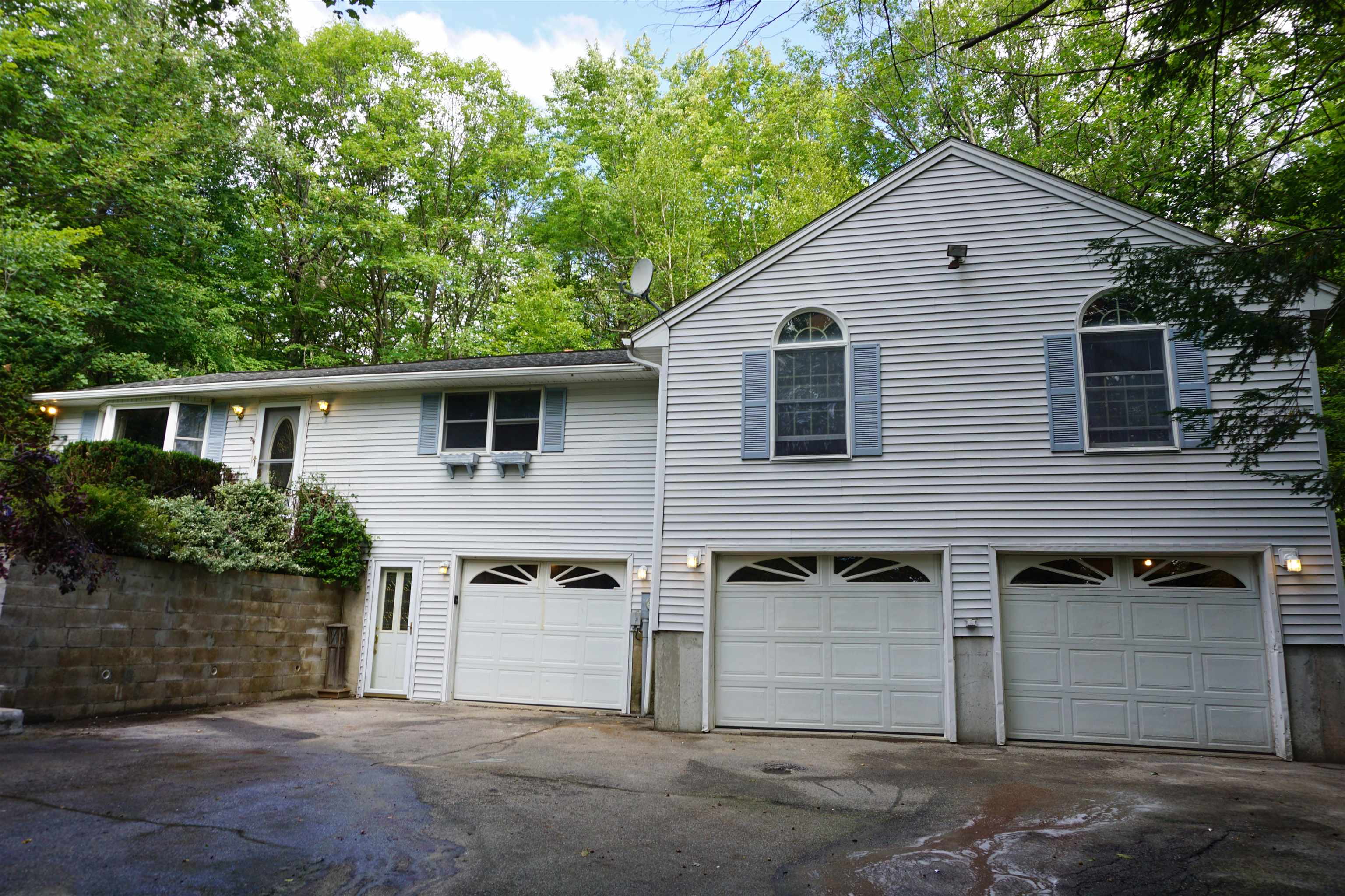 10 Hemlock Drive Weare, NH 03281 - Photo 2 of 34