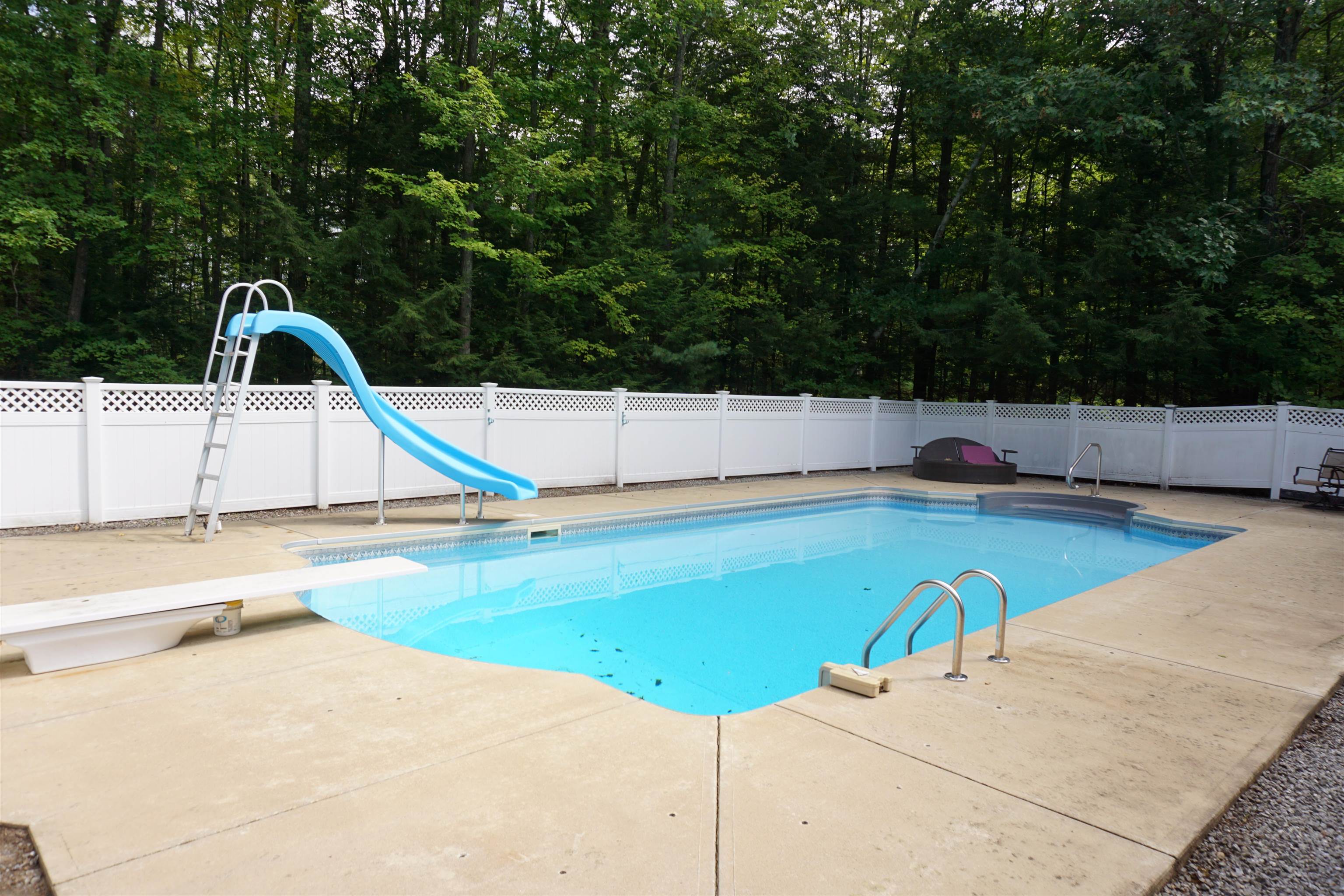 10 Hemlock Drive Weare, NH 03281 - Photo 4 of 34