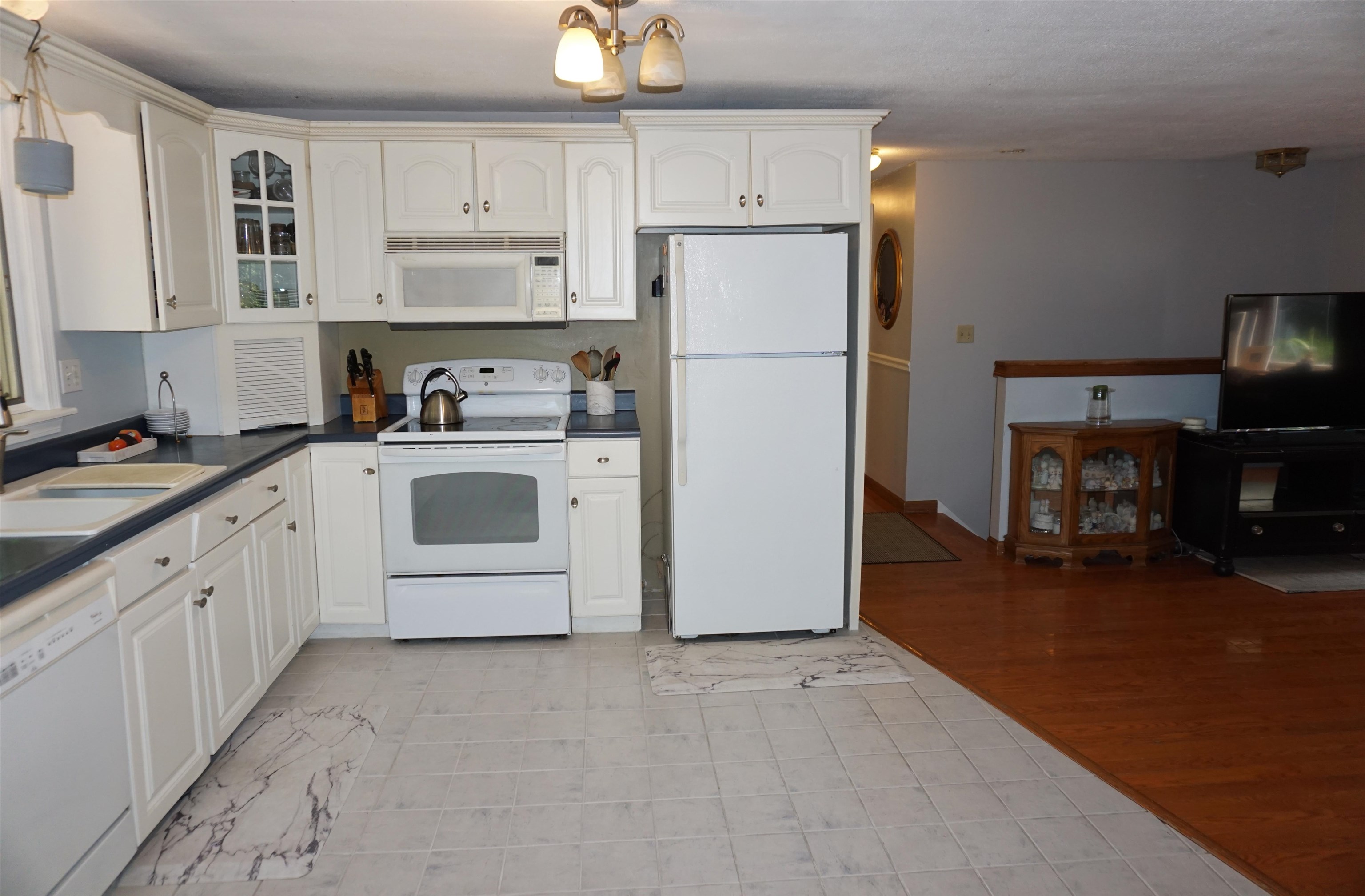 10 Hemlock Drive Weare, NH 03281 - Photo 8 of 34