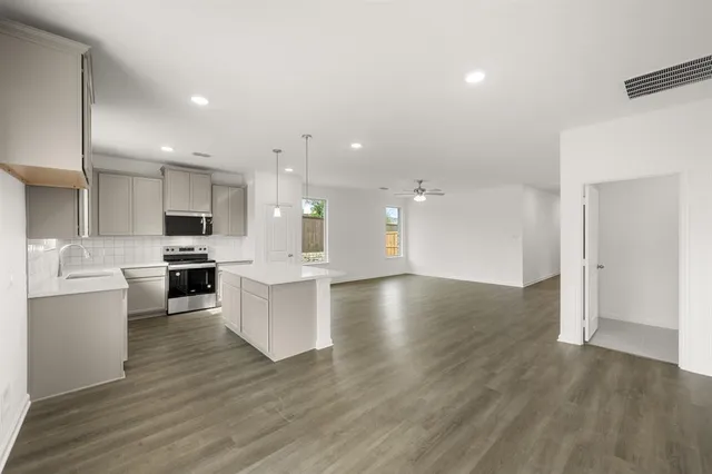 $324,990 | 110 Honey Bee Drive, Cleburne, TX 76031