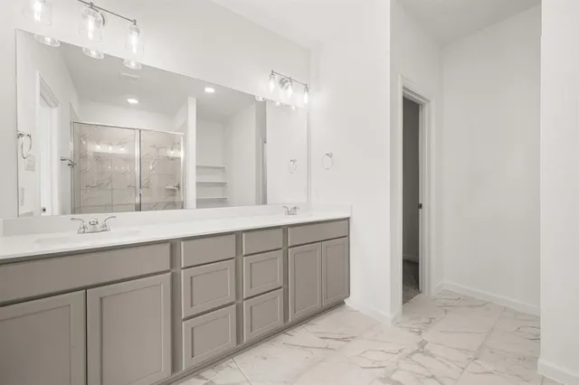 $324,990 | 110 Honey Bee Drive, Cleburne, TX 76031