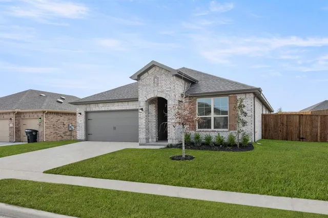 $324,990 | 110 Honey Bee Drive, Cleburne, TX 76031