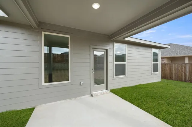 $324,990 | 110 Honey Bee Drive, Cleburne, TX 76031