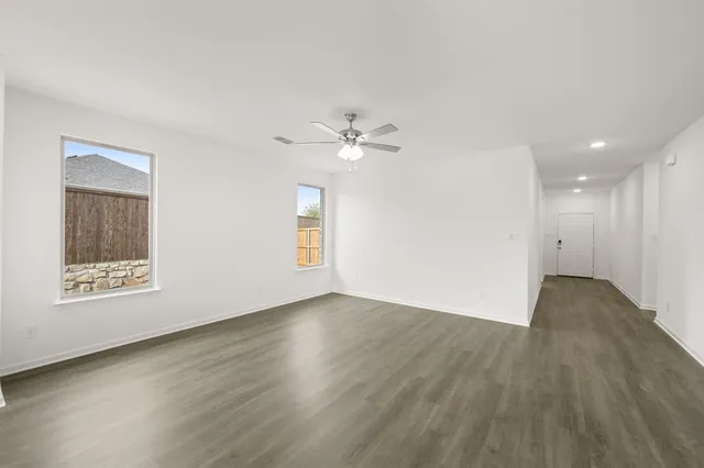 $324,990 | 110 Honey Bee Drive, Cleburne, TX 76031