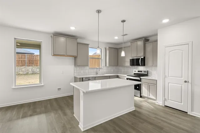 $324,990 | 110 Honey Bee Drive, Cleburne, TX 76031