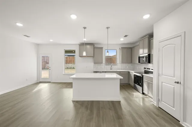 $324,990 | 110 Honey Bee Drive, Cleburne, TX 76031