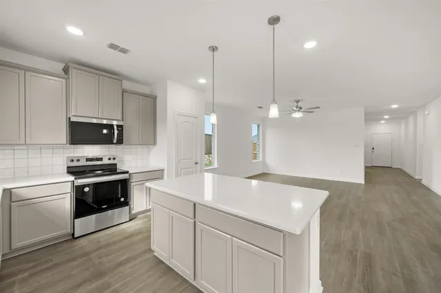 $324,990 | 110 Honey Bee Drive, Cleburne, TX 76031