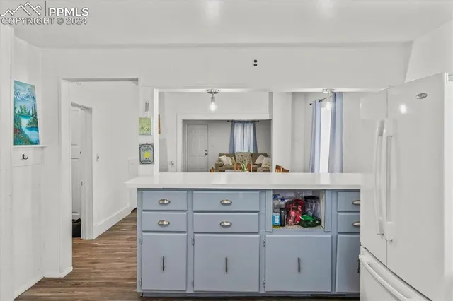 a view of cabinets a island with wooden floor