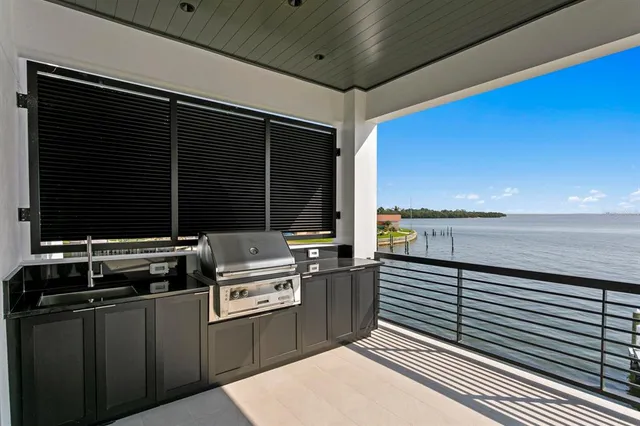 $6,400,000 | 2087 Michigan Avenue Northeast, St. Petersburg, FL 33703