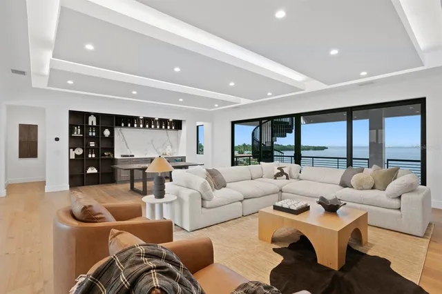 $6,400,000 | 2087 Michigan Avenue Northeast, St. Petersburg, FL 33703