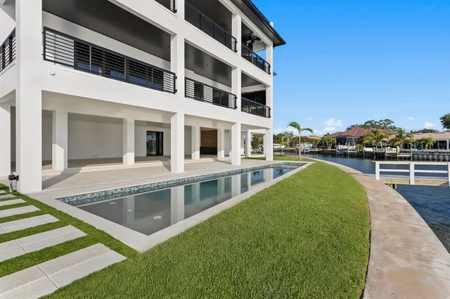 $6,400,000 | 2087 Michigan Avenue Northeast, St. Petersburg, FL 33703