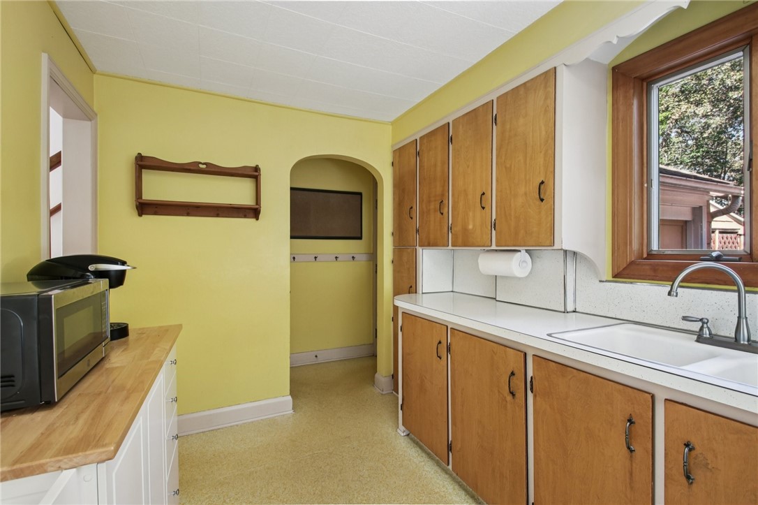 48 Walzford Road Irondequoit, NY 14622 - Photo 14 of 43