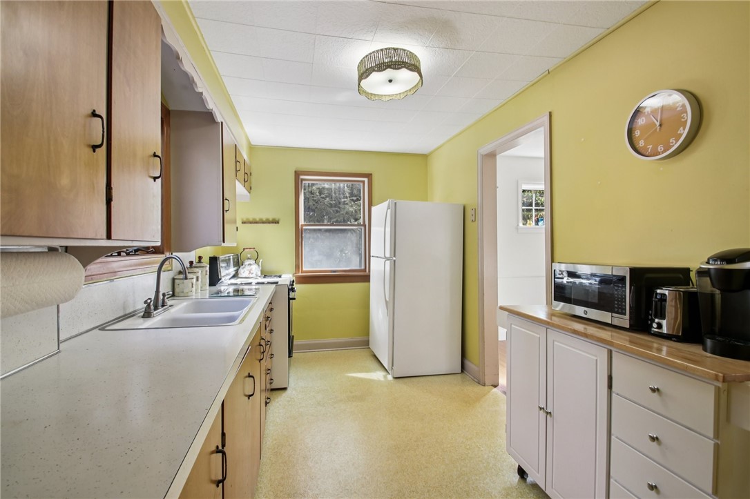 48 Walzford Road Irondequoit, NY 14622 - Photo 16 of 43