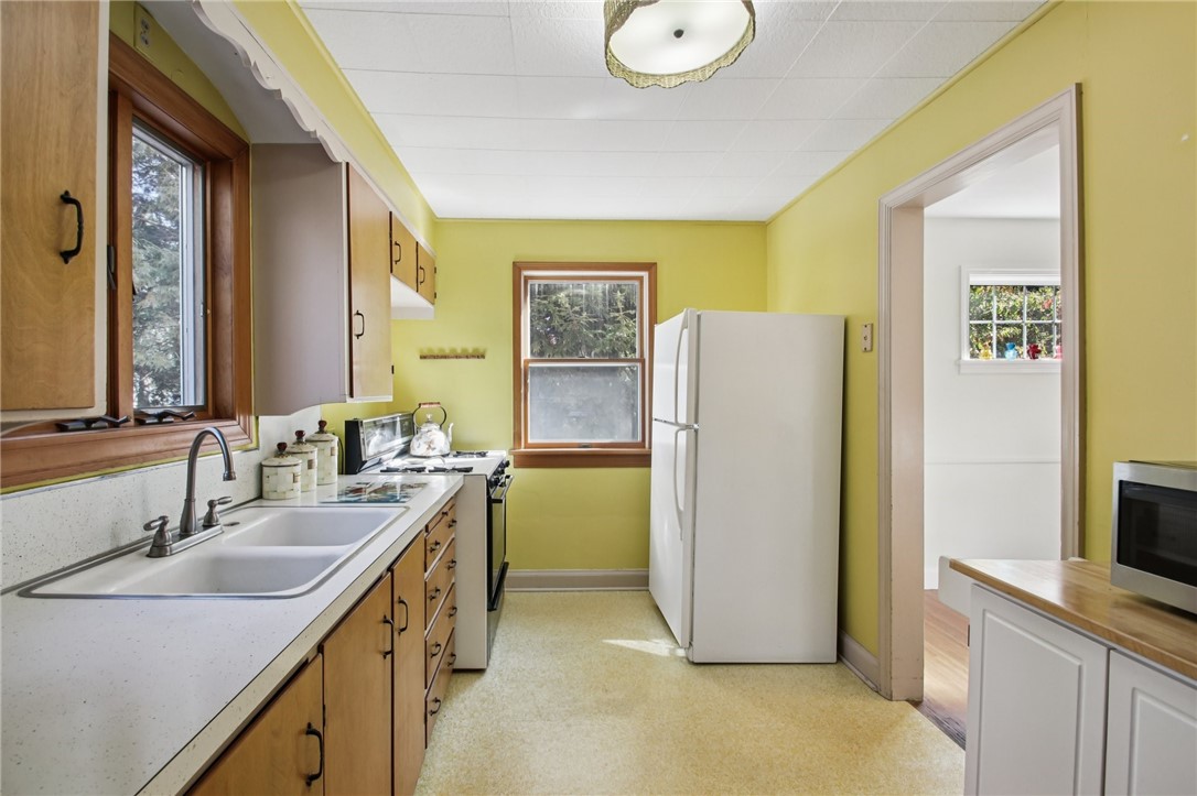 48 Walzford Road Irondequoit, NY 14622 - Photo 17 of 43