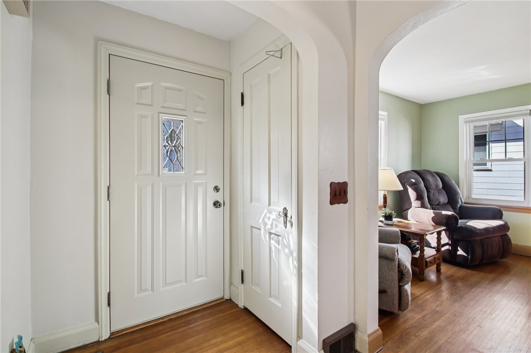 48 Walzford Road Irondequoit, NY 14622 - Photo 5 of 43