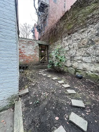 $3,200 | 68 Myrtle Street, Unit 1, Boston, MA 02114