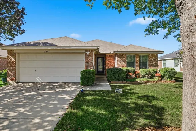 $300,000 | 3709 Logan Drive, Denton, TX 76207