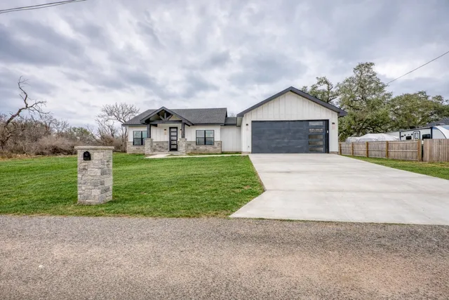 $380,000 | 1501 Woodcrest Drive, Granite Shoals, TX 78654