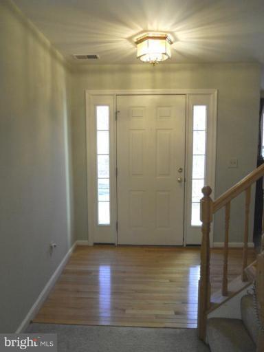 7693 Clark Road Hanover, MD 21076 - Photo 6 of 18 Entrance / Foyer