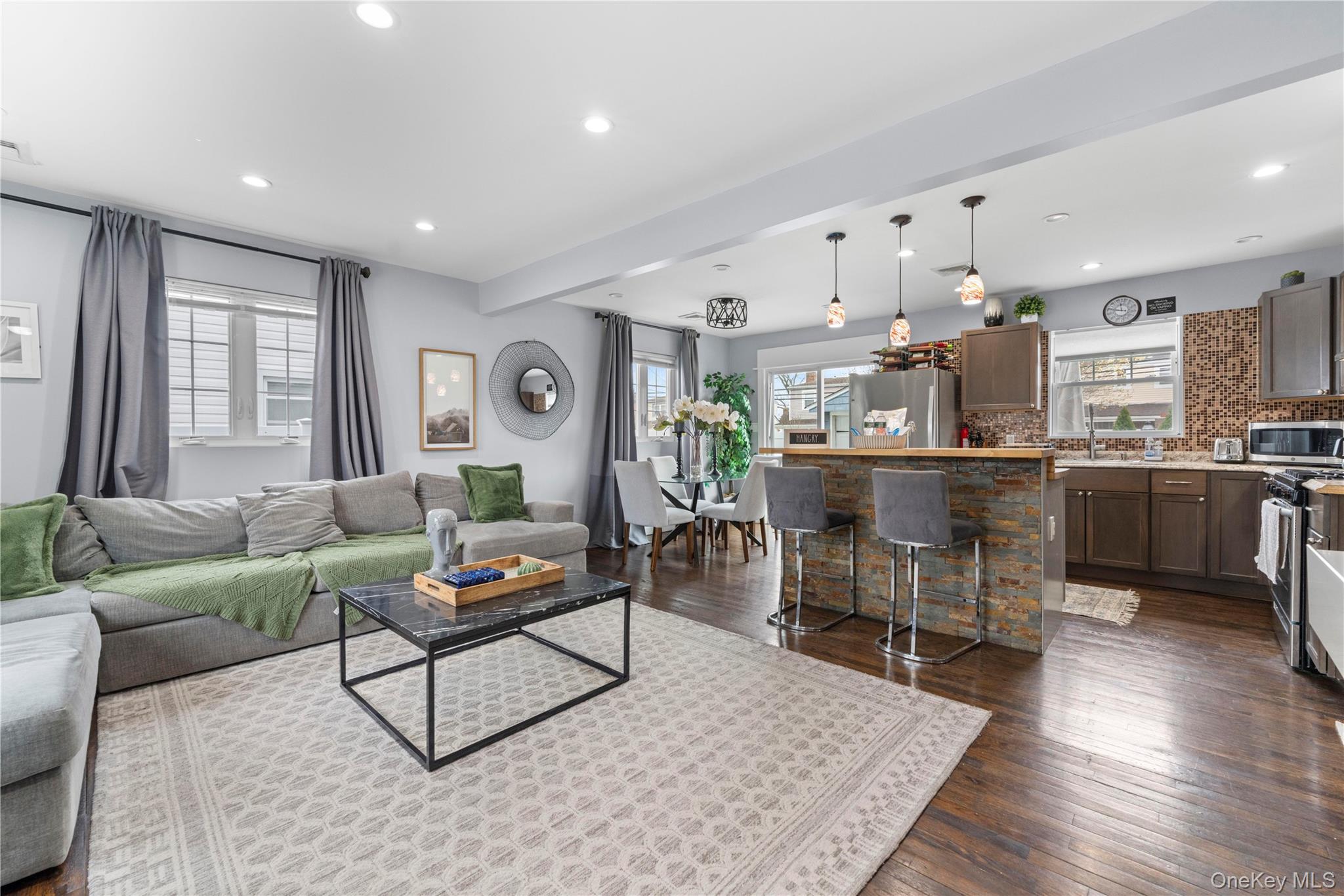 960 Clyde Road Baldwin, NY 11510 - Photo 2 of 24