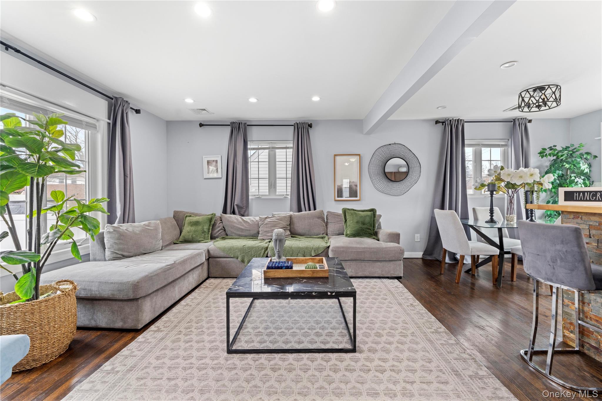 960 Clyde Road Baldwin, NY 11510 - Photo 3 of 24