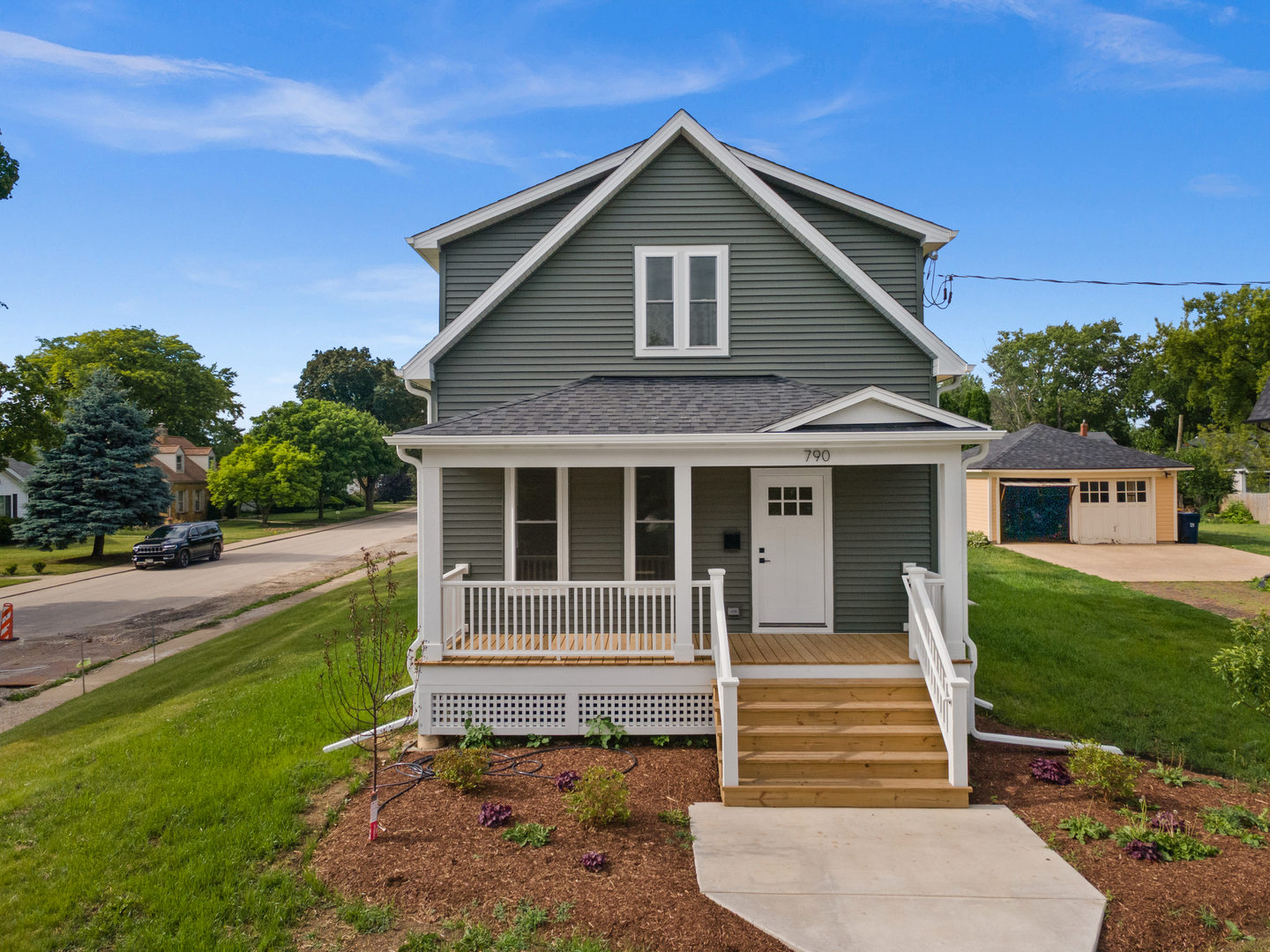 790 Wing Street Elgin, IL 60123 - Photo 3 of 29